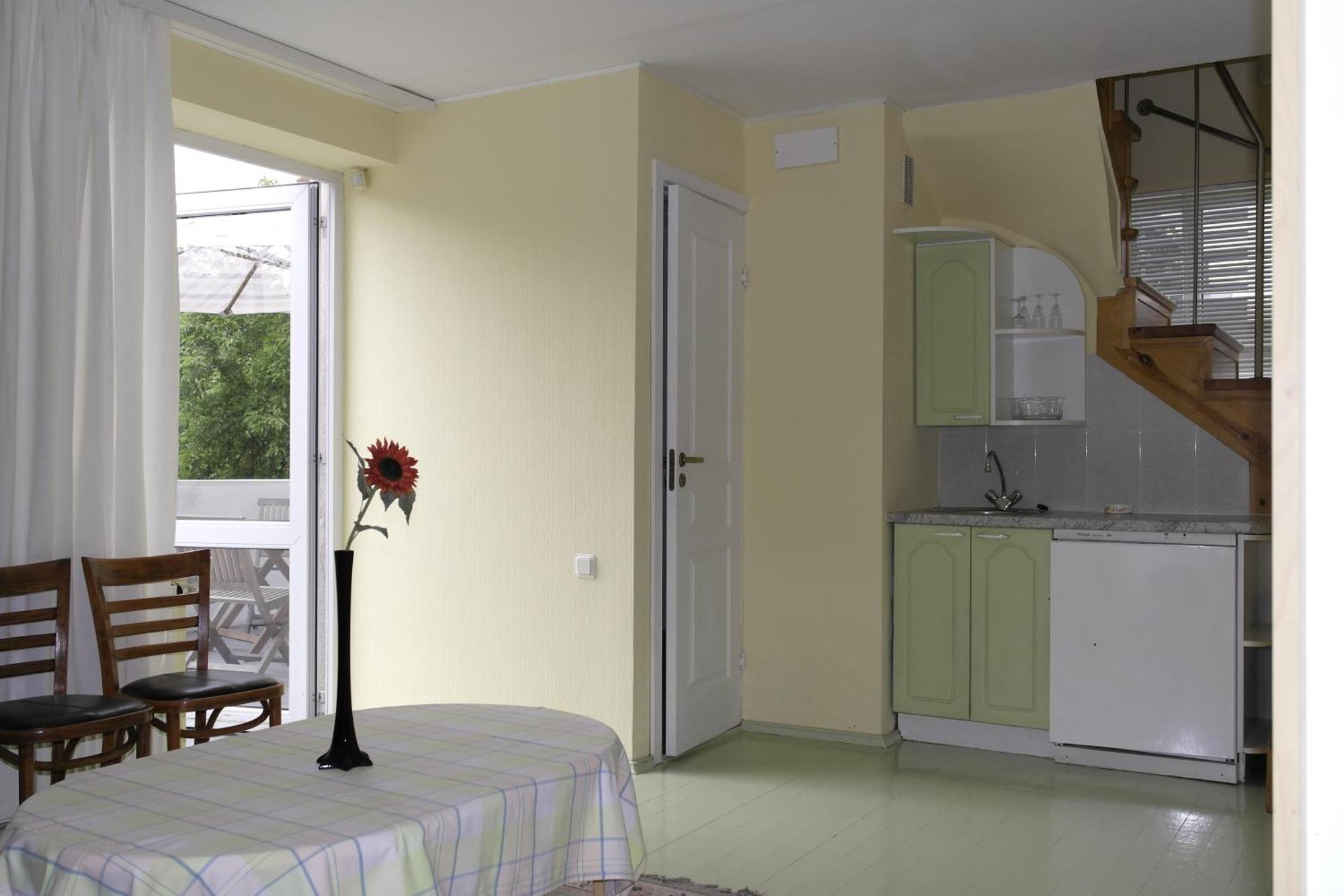 Info Hotel Apartments Паланга Экстерьер фото